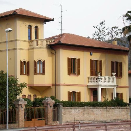 מלון פוליניו Liberty House מראה חיצוני תמונה